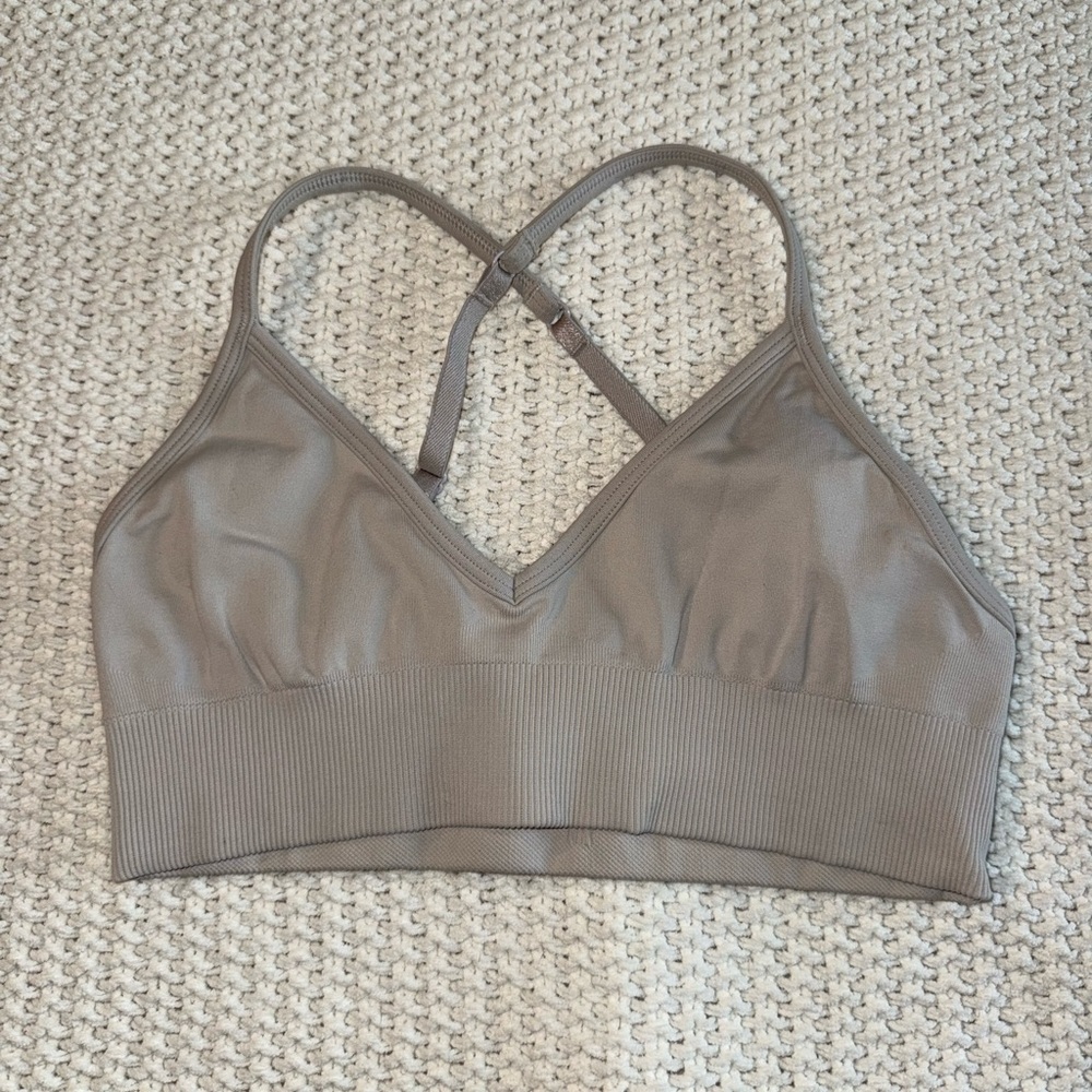 Lululemon Athletica Awakening Gray Sports Bra Seamless Comfort Size 4